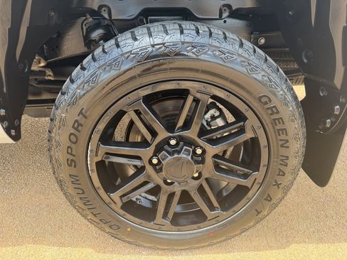 Used 2019 Toyota Tundra SR5 w/ SR5 Upgrade Package AWD/4WD image 11