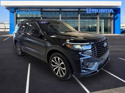 Used 2025 Ford Explorer ST-Line AWD/4WD image 1