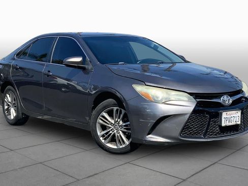 Used 2016 Toyota Camry SE FWD image 2