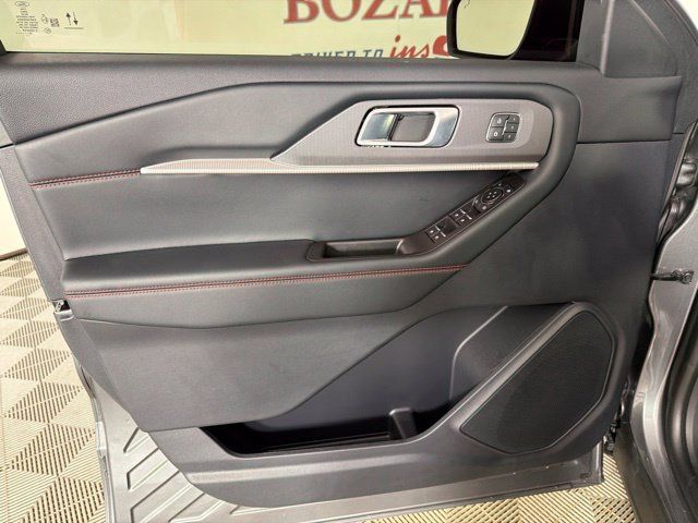 Used 2025 Ford Explorer ST-Line w/ Premium Package RWD image 23