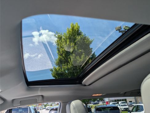 Used 2019 Toyota Highlander XLE AWD/4WD image 20