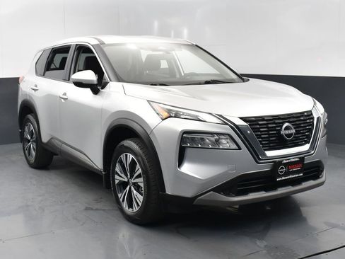 Used 2022 Nissan Rogue SV image 1