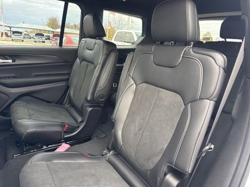 New 2025 Jeep Grand Cherokee L Altitude image 13