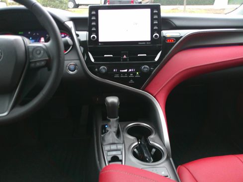 Used 2024 Toyota Camry XSE image 31