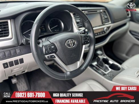 Used 2016 Toyota Highlander XLE image 11