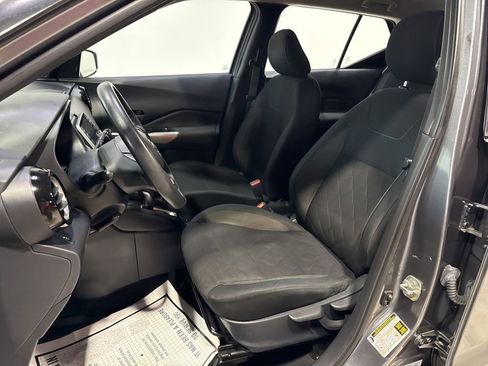 Used 2019 Nissan Kicks SV image 19