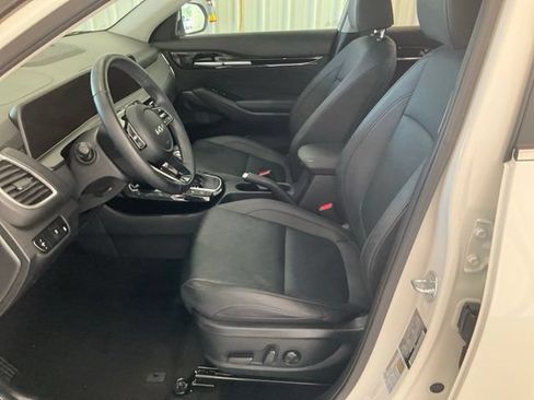 Used 2024 Kia Seltos EX FWD image 4