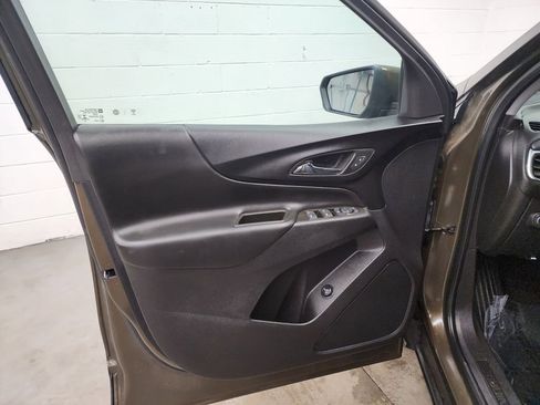 Used 2023 Chevrolet Equinox LT image 9