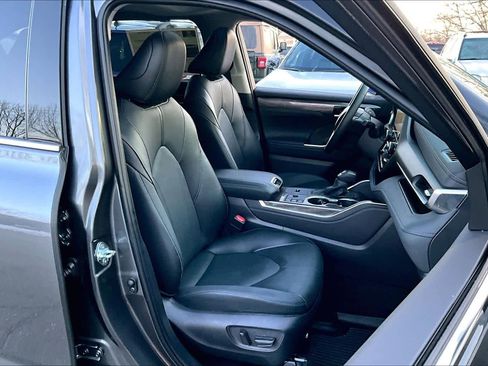 Certified 2025 Toyota Highlander Limited image 7