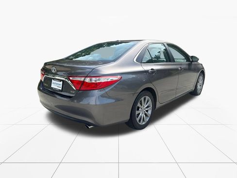 Used 2017 Toyota Camry XLE w/ Moonroof Package FWD image 8