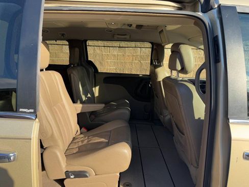 Used 2012 Chrysler Town & Country Touring-L w/ Entertainment Group #2 image 10