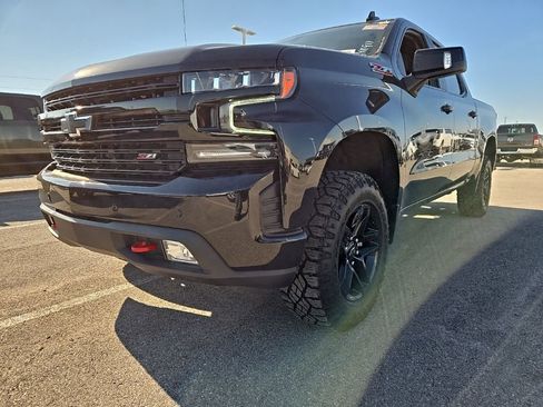 Used 2021 Chevrolet Silverado 1500 LT Trail Boss w/ Convenience Package II image 3