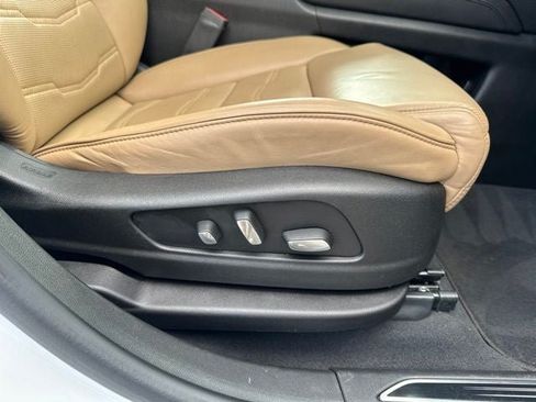 Used 2017 Cadillac XT5 Platinum AWD/4WD image 31