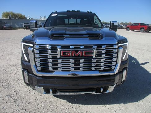 New 2026 GMC Sierra 3500 Denali w/ Denali Reserve Package image 12