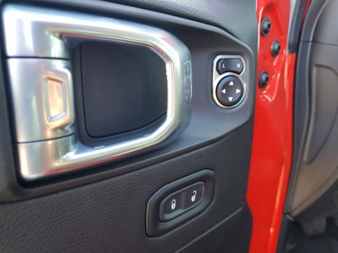 Used 2023 Jeep Wrangler Rubicon image 11