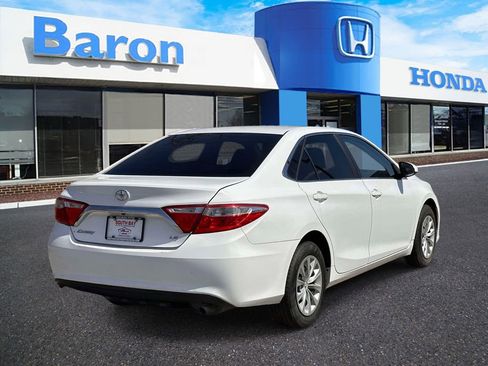 Used 2017 Toyota Camry LE FWD image 5