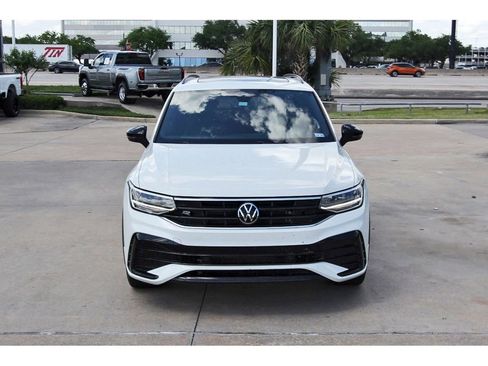 Used 2024 Volkswagen Tiguan SE R-Line image 8