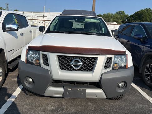 Used 2012 Nissan Xterra X AWD/4WD image 2