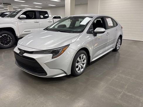 Certified 2023 Toyota Corolla LE image 3