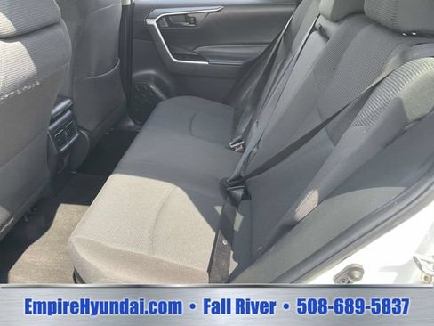 Used 2022 Toyota RAV4 LE AWD/4WD image 15