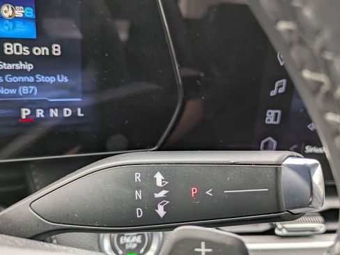 Used 2025 Chevrolet Equinox LT image 18