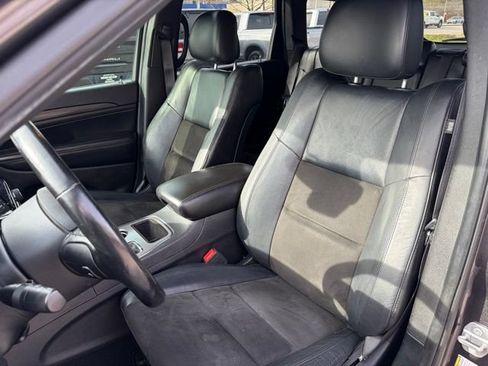 Used 2020 Jeep Grand Cherokee Altitude AWD/4WD image 16