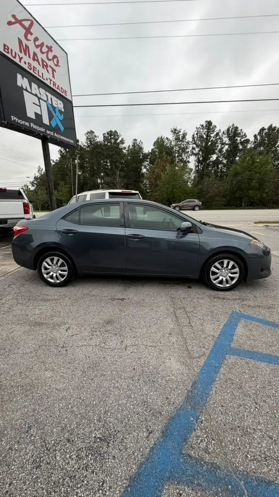 Used 2017 Toyota Corolla LE FWD image 3