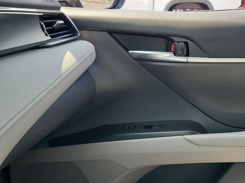 Used 2023 Toyota Camry SE image 30