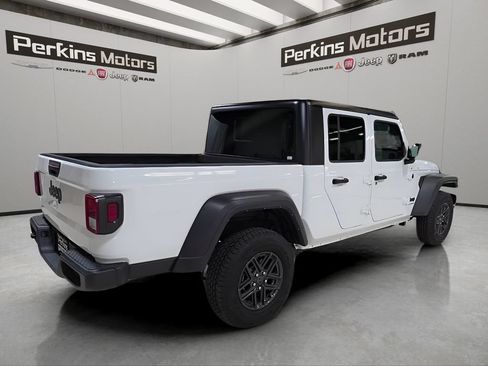 Certified 2025 Jeep Gladiator Sport AWD/4WD image 5