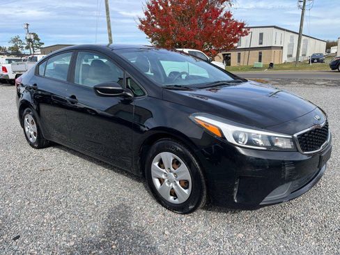 Used 2017 Kia Forte LX image 4