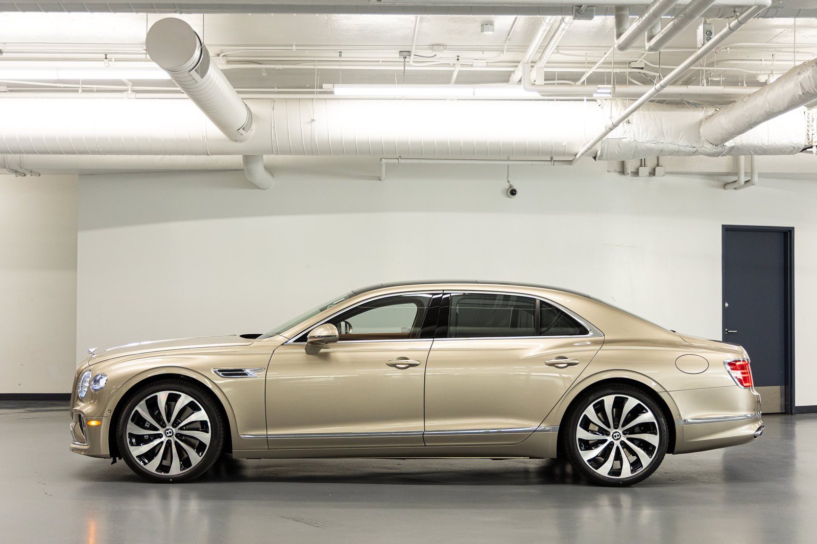 Used 2026 Bentley Flying Spur V8 AWD/4WD image 2