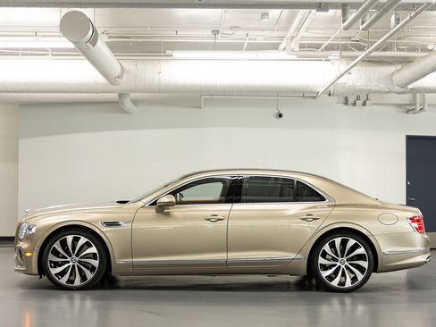Used 2026 Bentley Flying Spur V8 AWD/4WD image 2