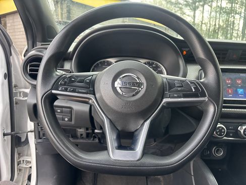 Used 2020 Nissan Kicks S FWD image 9