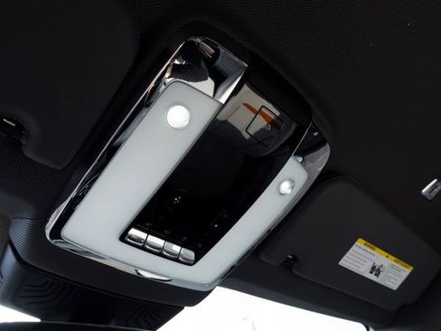 Used 2023 Rolls-Royce Cullinan w/ Cullinan Package image 45