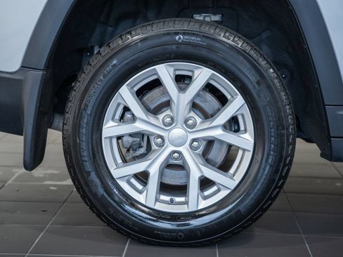 Used 2023 Jeep Grand Cherokee L Limited AWD/4WD image 19