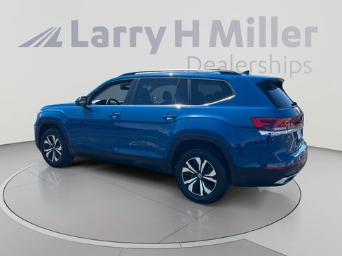 Used 2025 Volkswagen Atlas SE AWD/4WD image 3