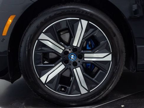 Used 2024 BMW iX xDrive50 w/ Premium Package AWD/4WD image 27