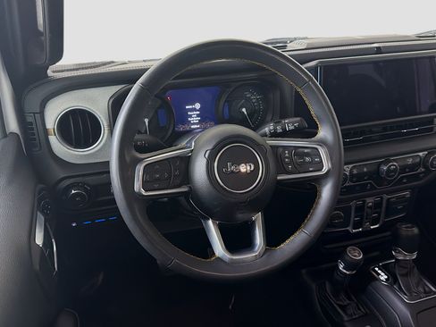 Used 2024 Jeep Wrangler Unlimited Sahara AWD/4WD image 17