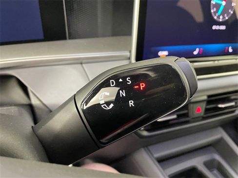 New 2025 Volkswagen Tiguan SE R-Line image 10