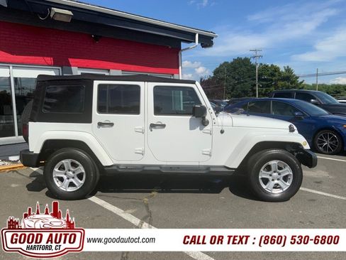 Used 2015 Jeep Wrangler Unlimited Sahara w/ Dual Top Group AWD/4WD image 4