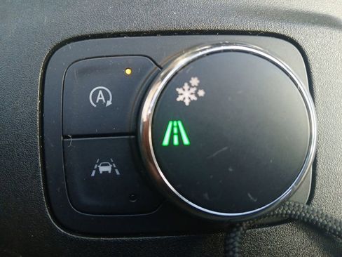 Used 2023 Chevrolet Traverse Premier image 31