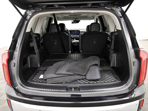 Certified 2024 Kia Telluride S w/ S Sunroof Package AWD/4WD image 7