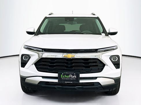 Used 2025 Chevrolet TrailBlazer LT AWD/4WD image 2