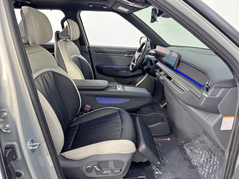 Used 2024 Kia EV9 GT-Line image 16