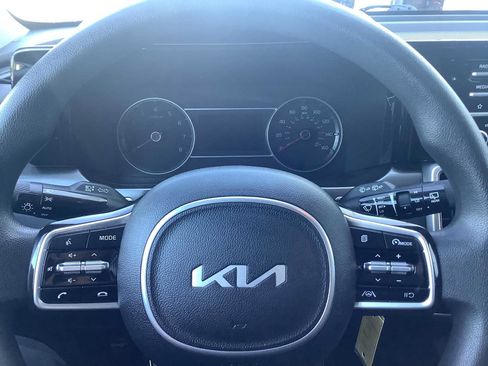 Used 2022 Kia Sorento LX AWD/4WD image 16
