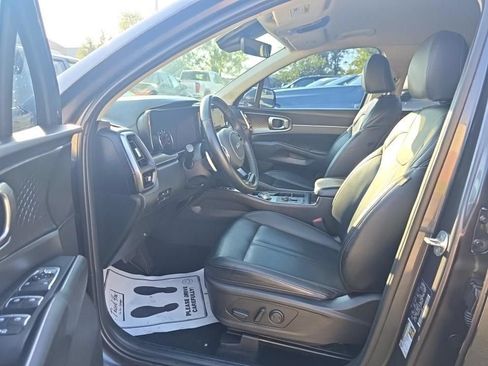 Used 2023 Kia Sorento EX AWD/4WD image 3