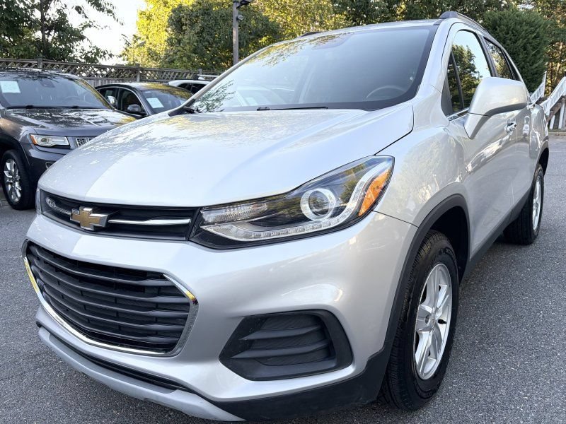 Used 2017 Chevrolet Trax LT w/ LT Convenience Package AWD/4WD image 3