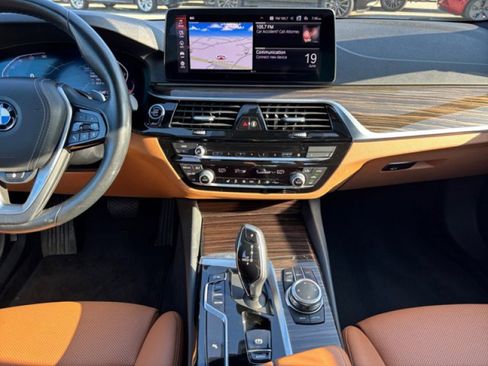 Used 2022 BMW 530i xDrive w/ Premium Package image 14
