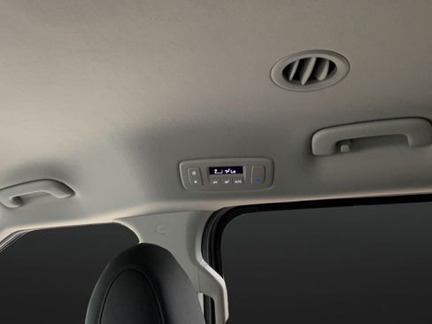 Used 2025 Kia Carnival FWD image 25