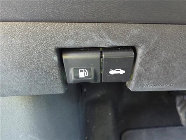 Used 2025 Nissan Versa SR w/ Trunk Package FWD image 11